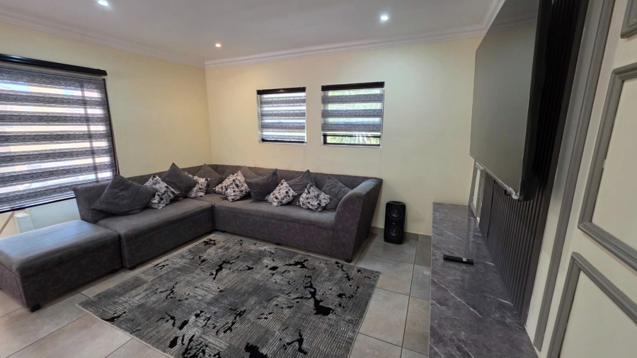 To Let 1 Bedroom Property for Rent in Melodie North West